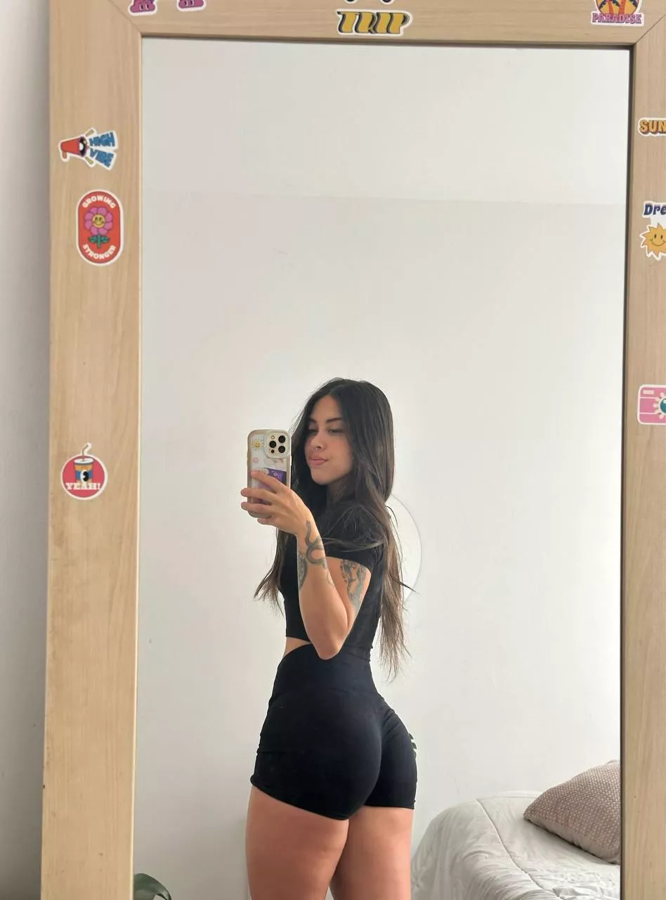 Black yoga shorts kind of day posted by Bella-fit