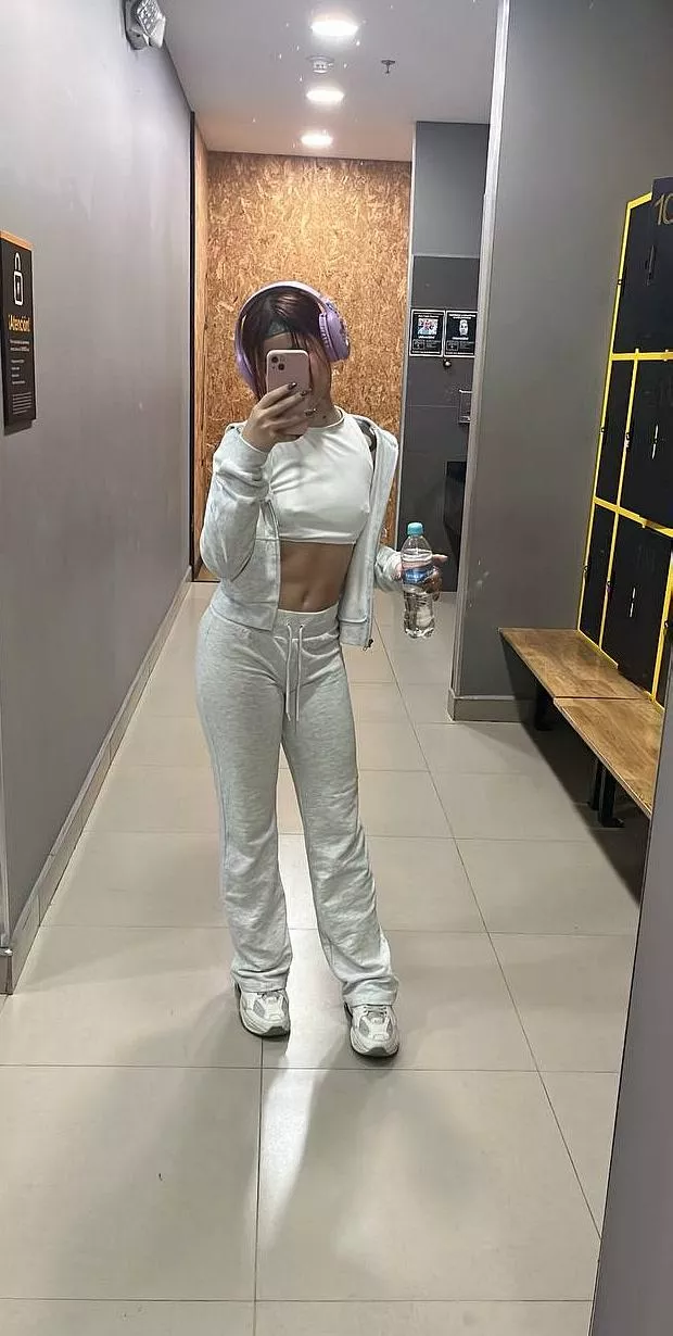 Classy workout clothes posted by Charming_Aira921