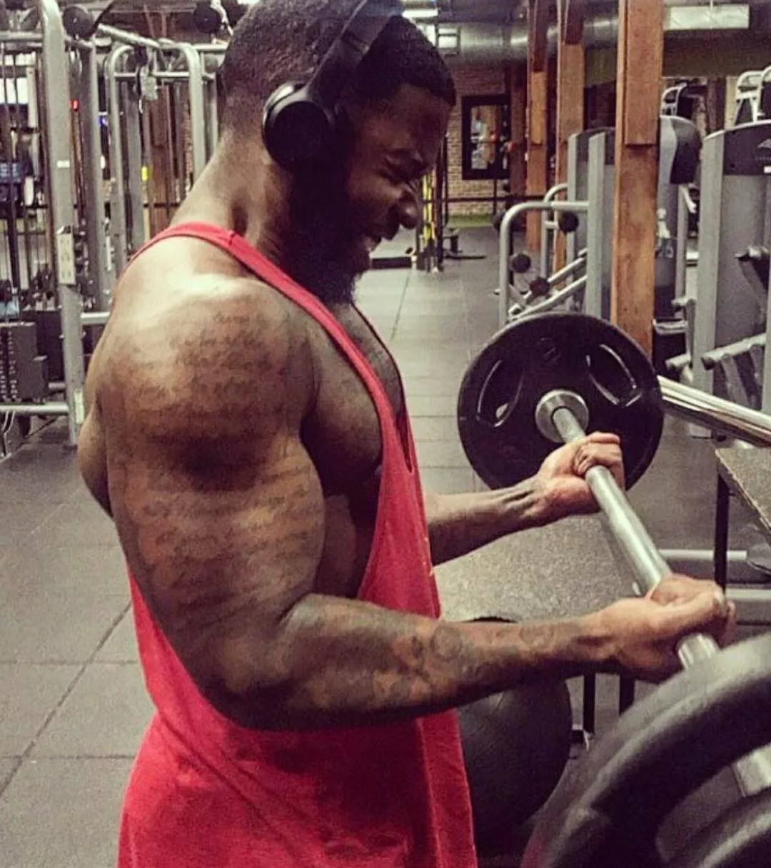 For the pretty lady staring at the gym posted by hard_candy_1231