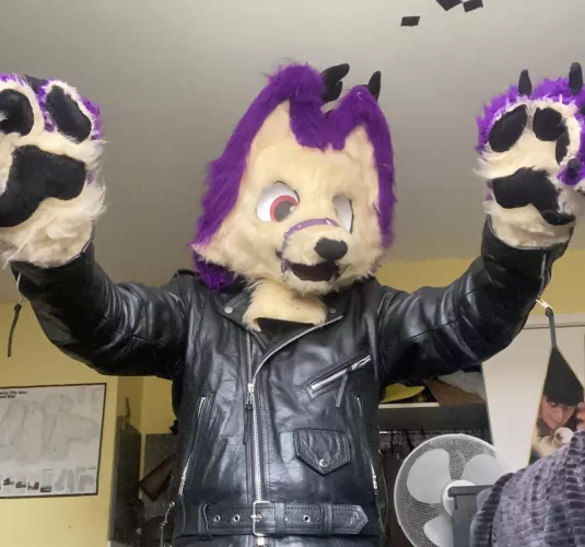 I normally make negative poste when I’m feeling sad, but I wanna spread some good vibes, here have a hug :3 by Illuminati8339yt