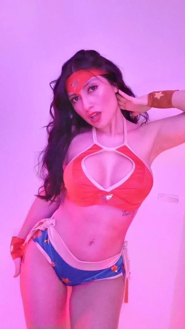 I'm a Woman who makes Wonder things posted by Friendly_Cassie