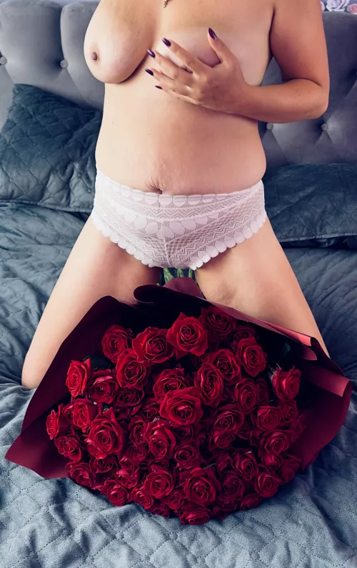 Mommy have a natural and comfortable place where to put your face by Angelfromheavenn_