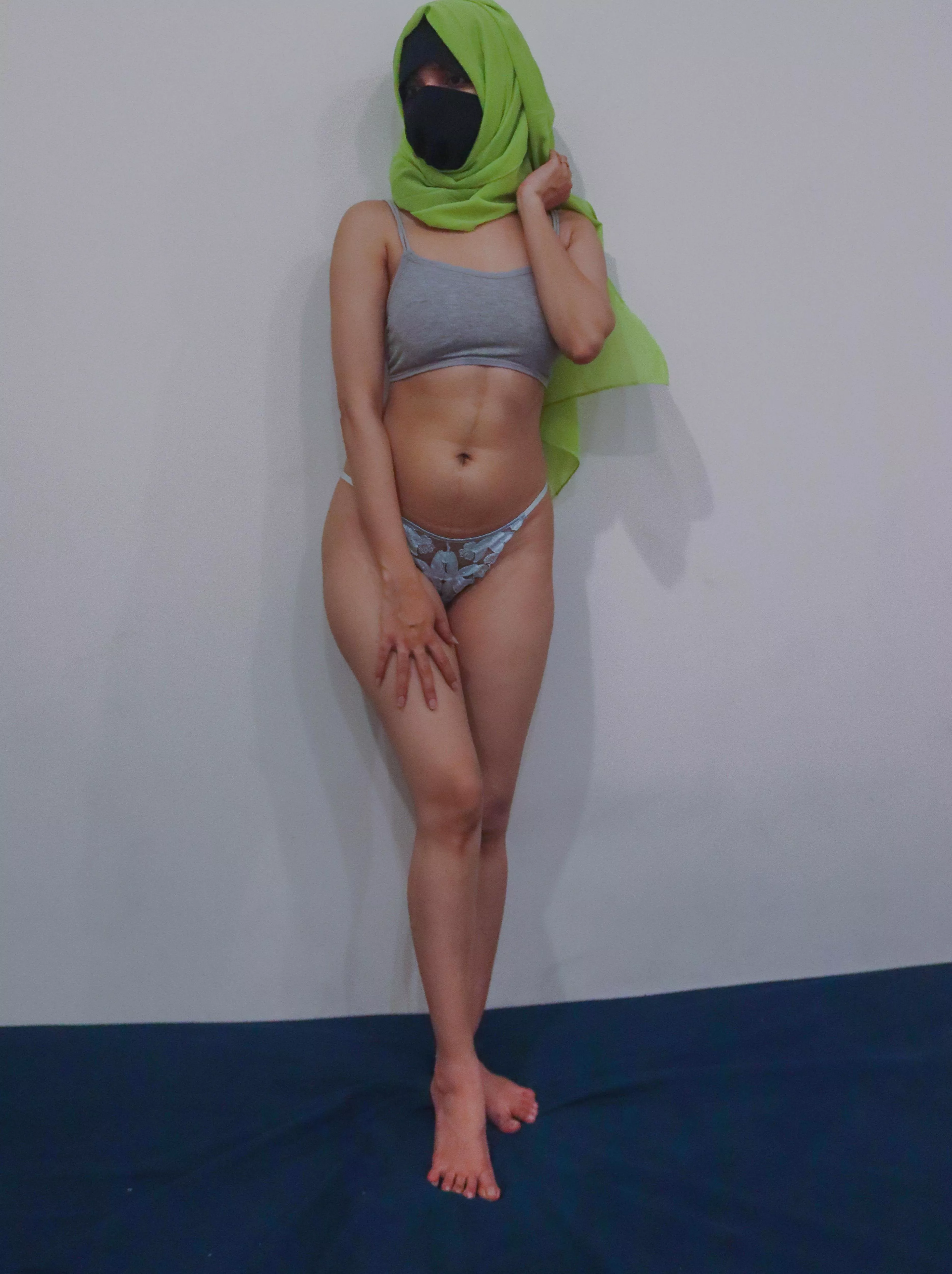 never been so turned on in my life [F] posted by Asma_AS