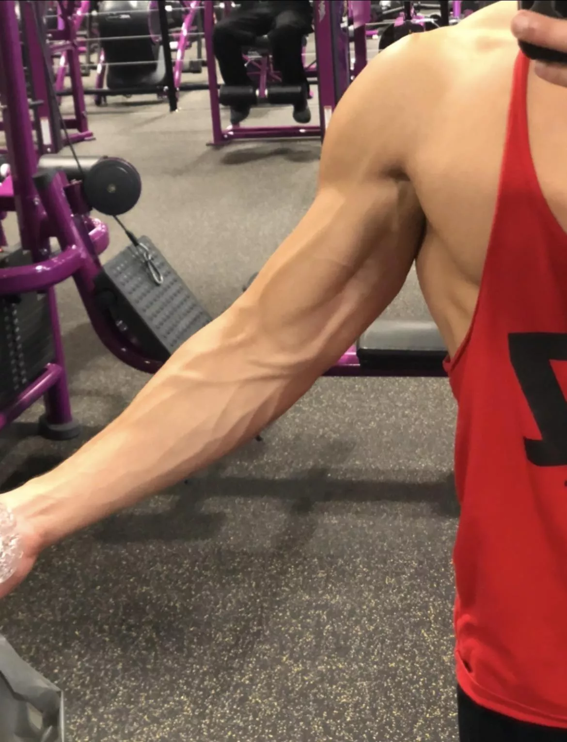 Thick and veiny forearm check at da gym 😁😁🥰 posted by TheeGuyDerek