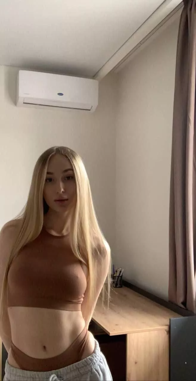 Tiny girl is still popular or u love big? posted by lubojw