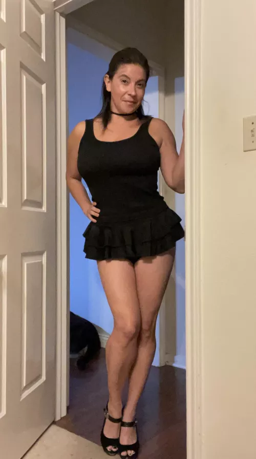 Bare face and basic little black dress at 41 and still making it look good after 4 kids by mamaononlyfans
