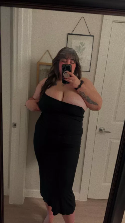 Fat girls in tight dresses really makes you weak huh  by Jaydesmilkers