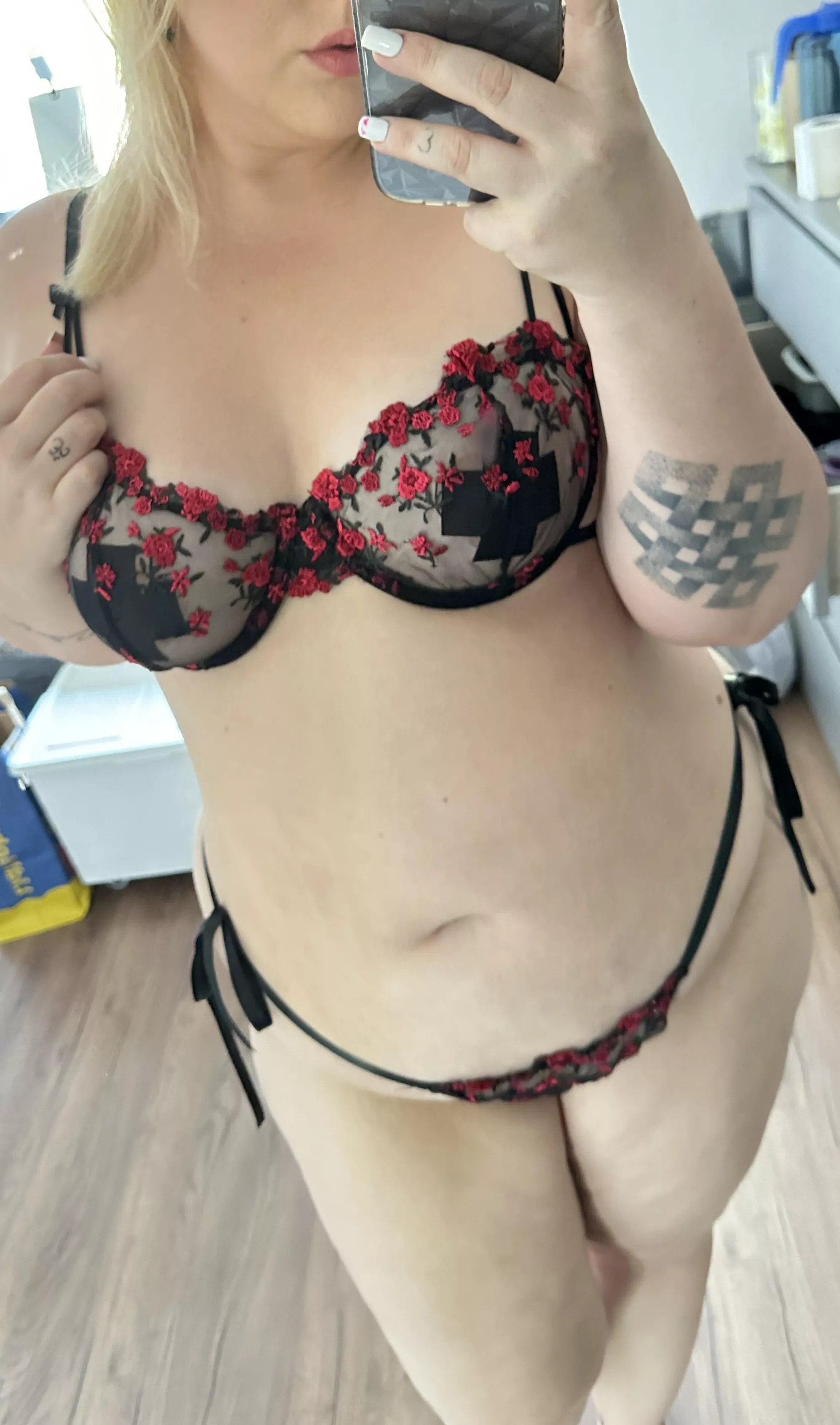 Feeling hot, hot, hot 🔥 posted by sweetlillyy