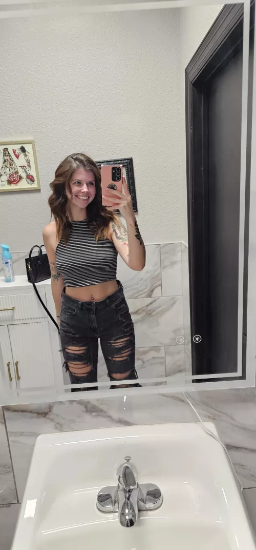 Feeling myself. 💅 by Young_Fun