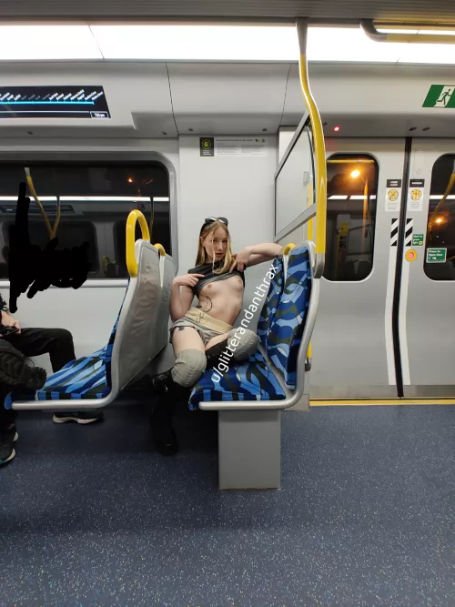 @glitterandanthrax Come see more of me :) by glitterandanthrax