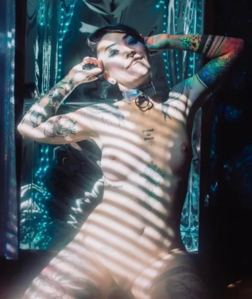 i wanna be kissed by the sun and by you by UrsinaeVespera