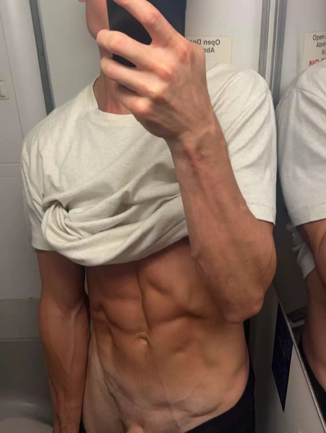 If you see me on your plane today, come say hi posted by Longleanandhandsome