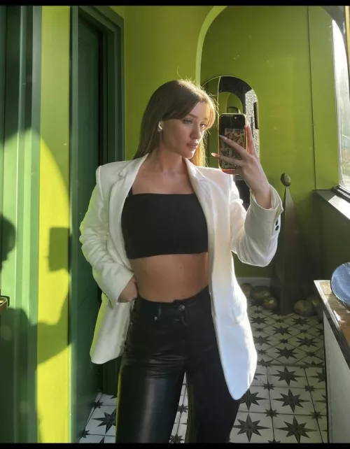 Love leather 🥵🥵 by Competitive_Sand4978