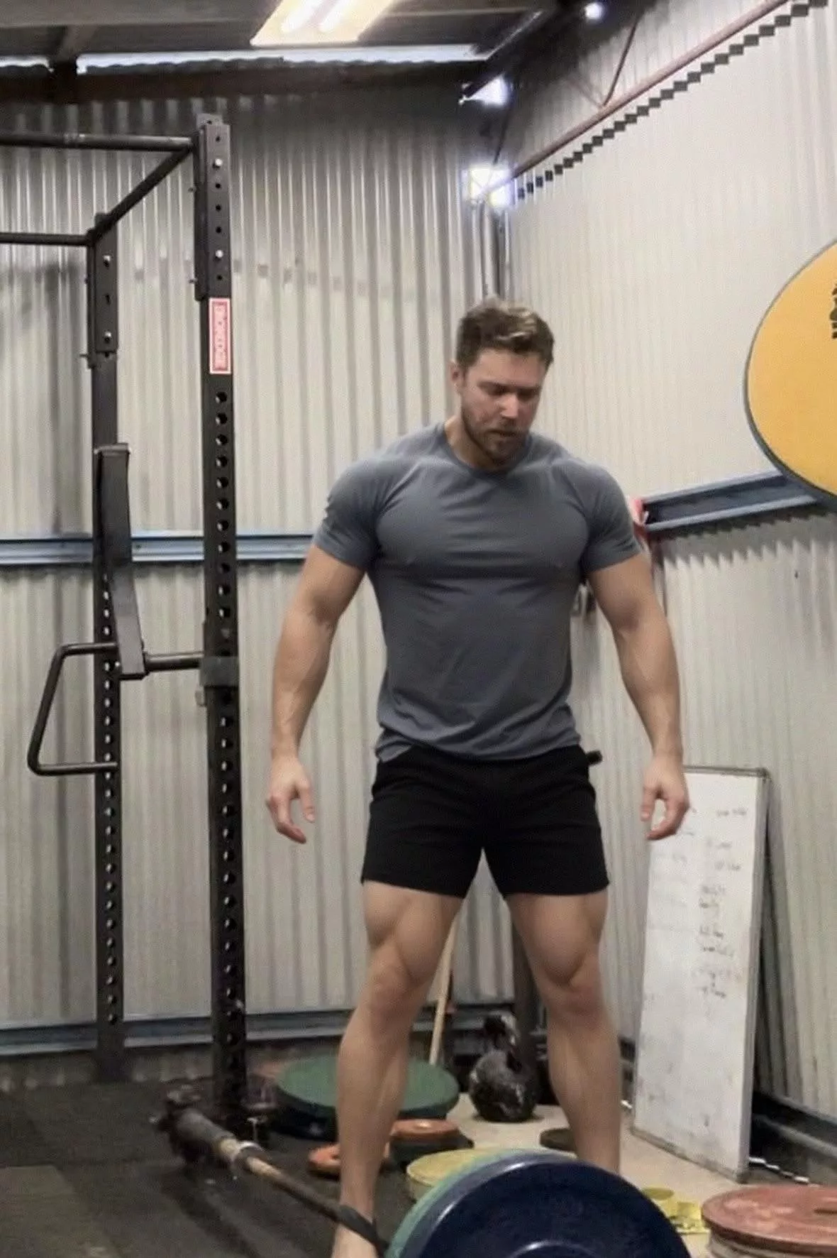 Screenshot of mid workout hits different… posted by Oiledupthrowaway069