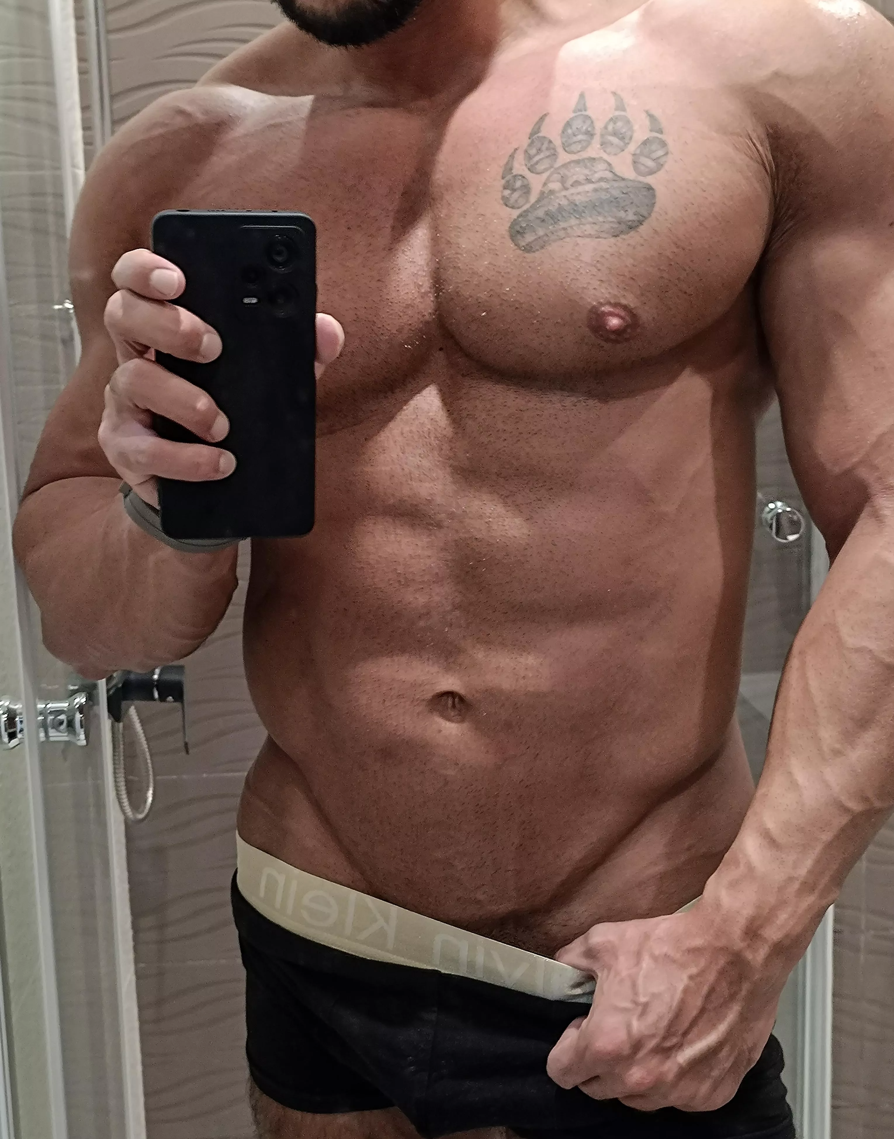 Shower time posted by muscletrunks