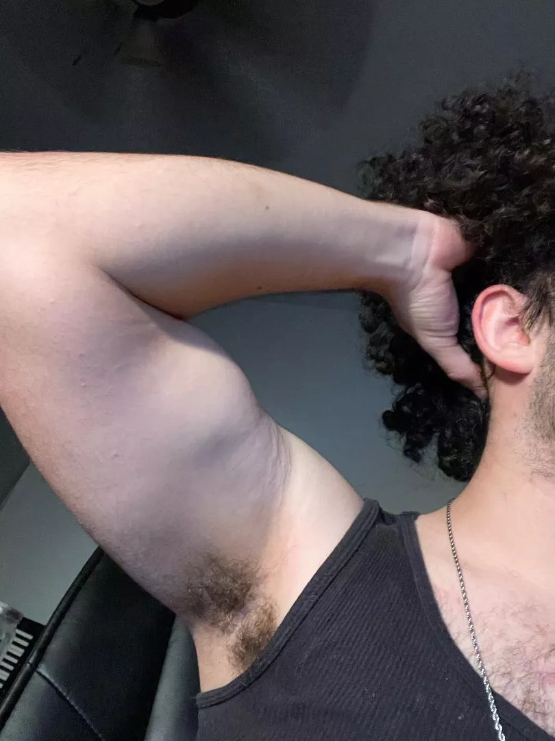 who's wants to sniff my hairy college pits, while I study for my exam? posted by Mast3r_kad3