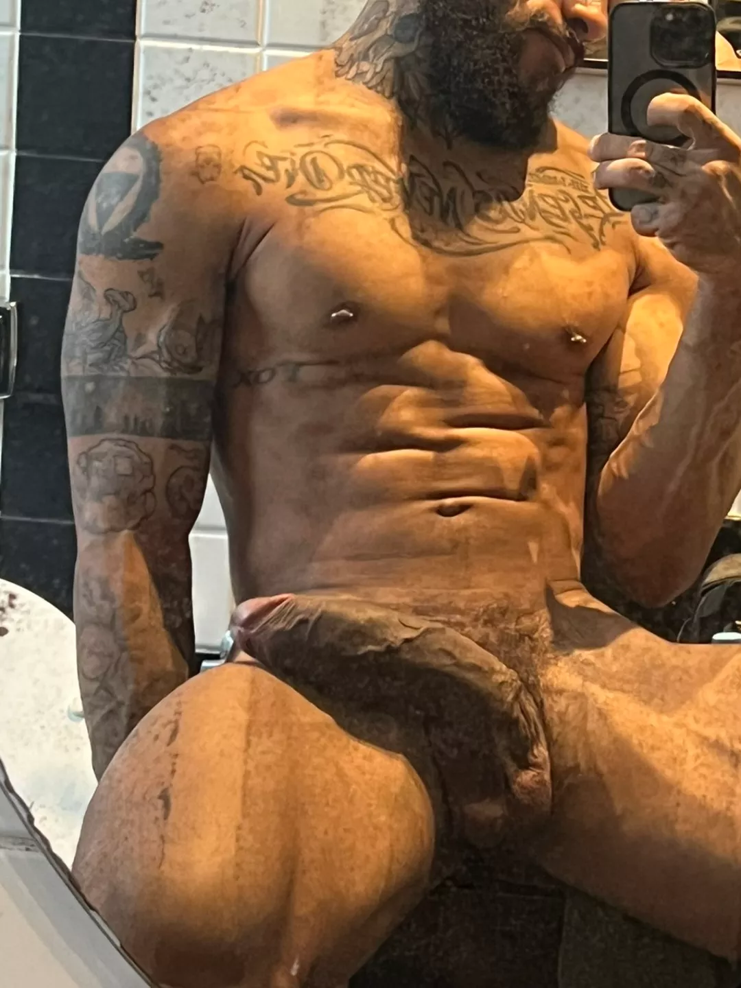 25 looking for smooth cute bottoms to serve my big dick an sjojo1001  posted by Ok_Violinist_4029