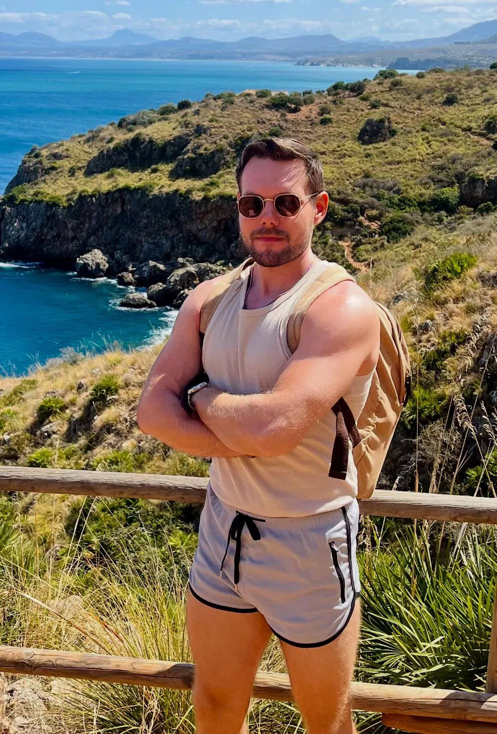 Any cute boys want to chat and connect? Especially if into hiking, fitness, sci-fi, and from Europe :) posted by forveire