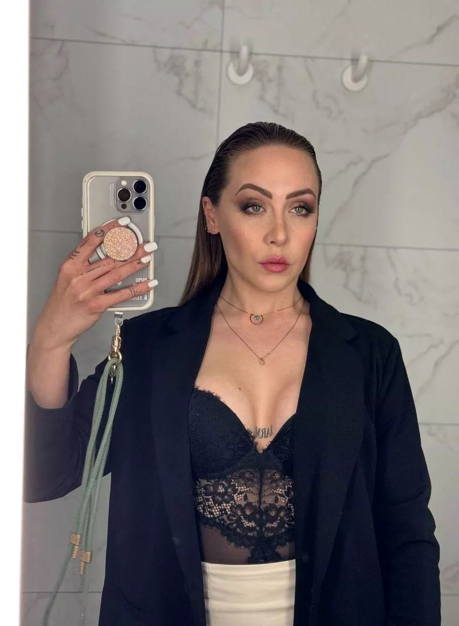 Do you consider me a classy girl dressed like this ? posted by KinkySunshines