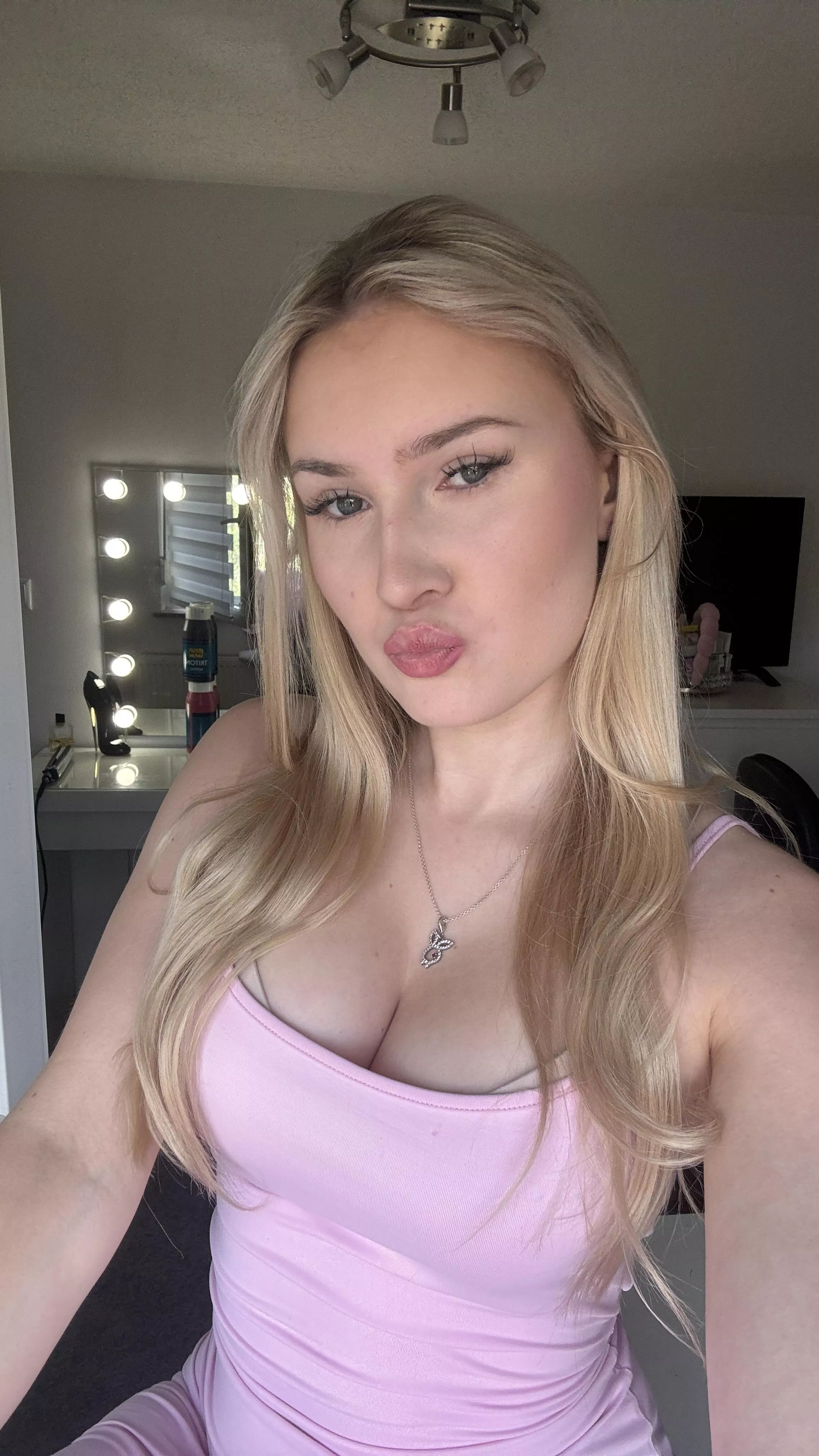 Fit blondes are worth a try posted by kiaralhillxo