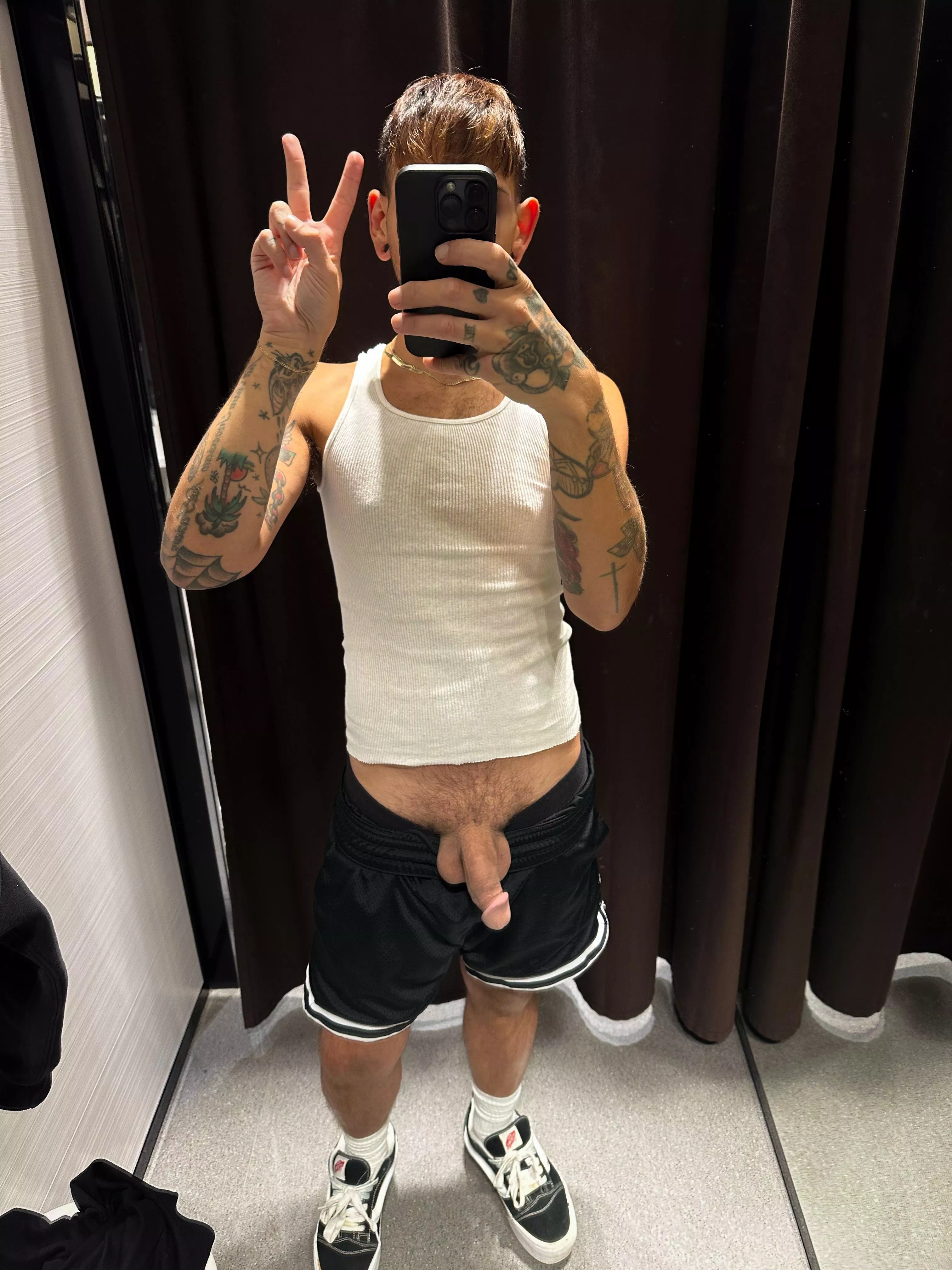 Get me hard in the fitting room  posted by kiwiijenter