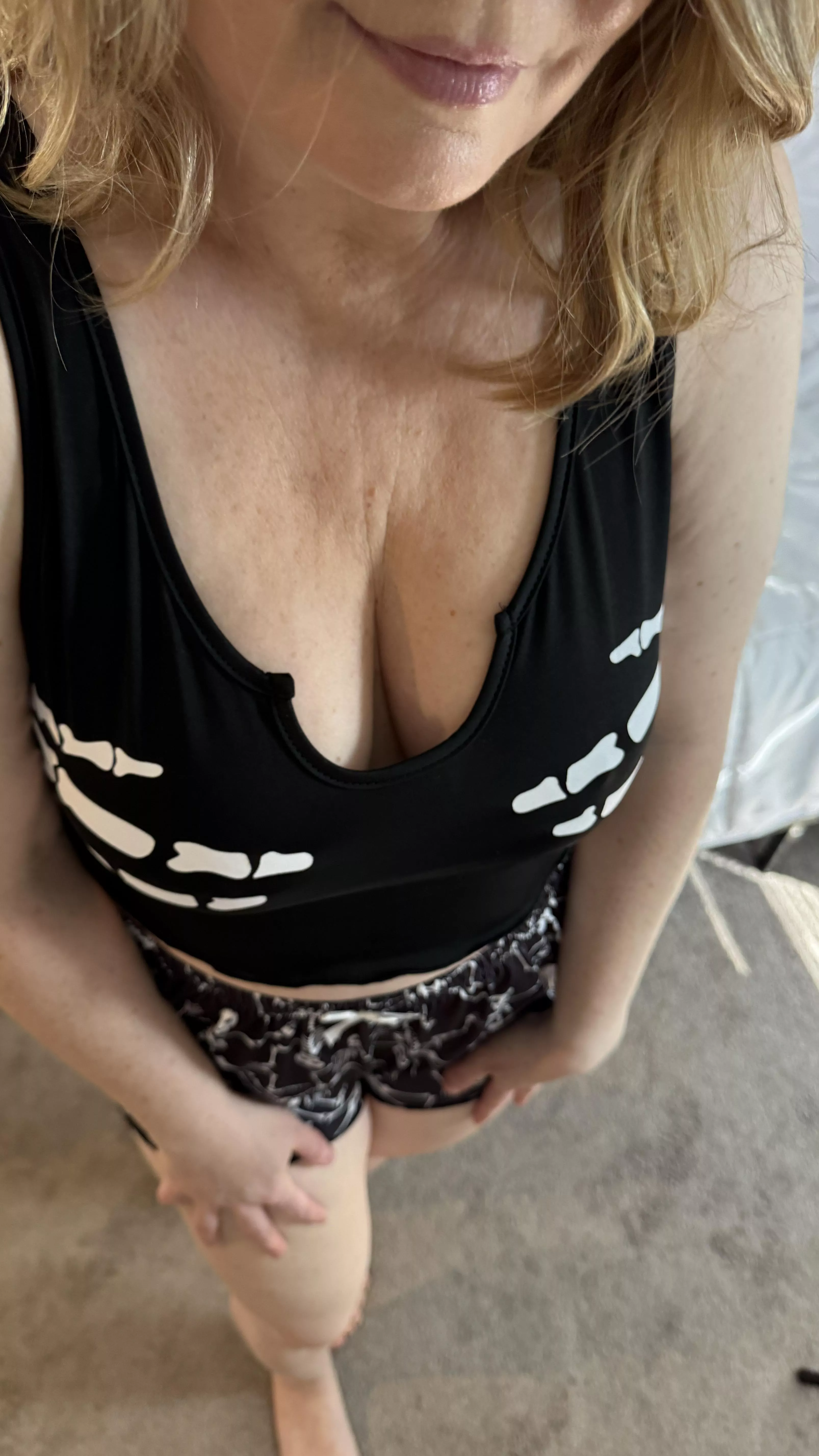 I love where the Skelton hands are  posted by CougarMarie