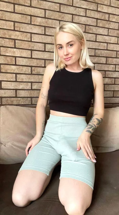 Looking at the slaves' virgin asses gave me a hard-on. Do you know how to help me? by JennasJubilee