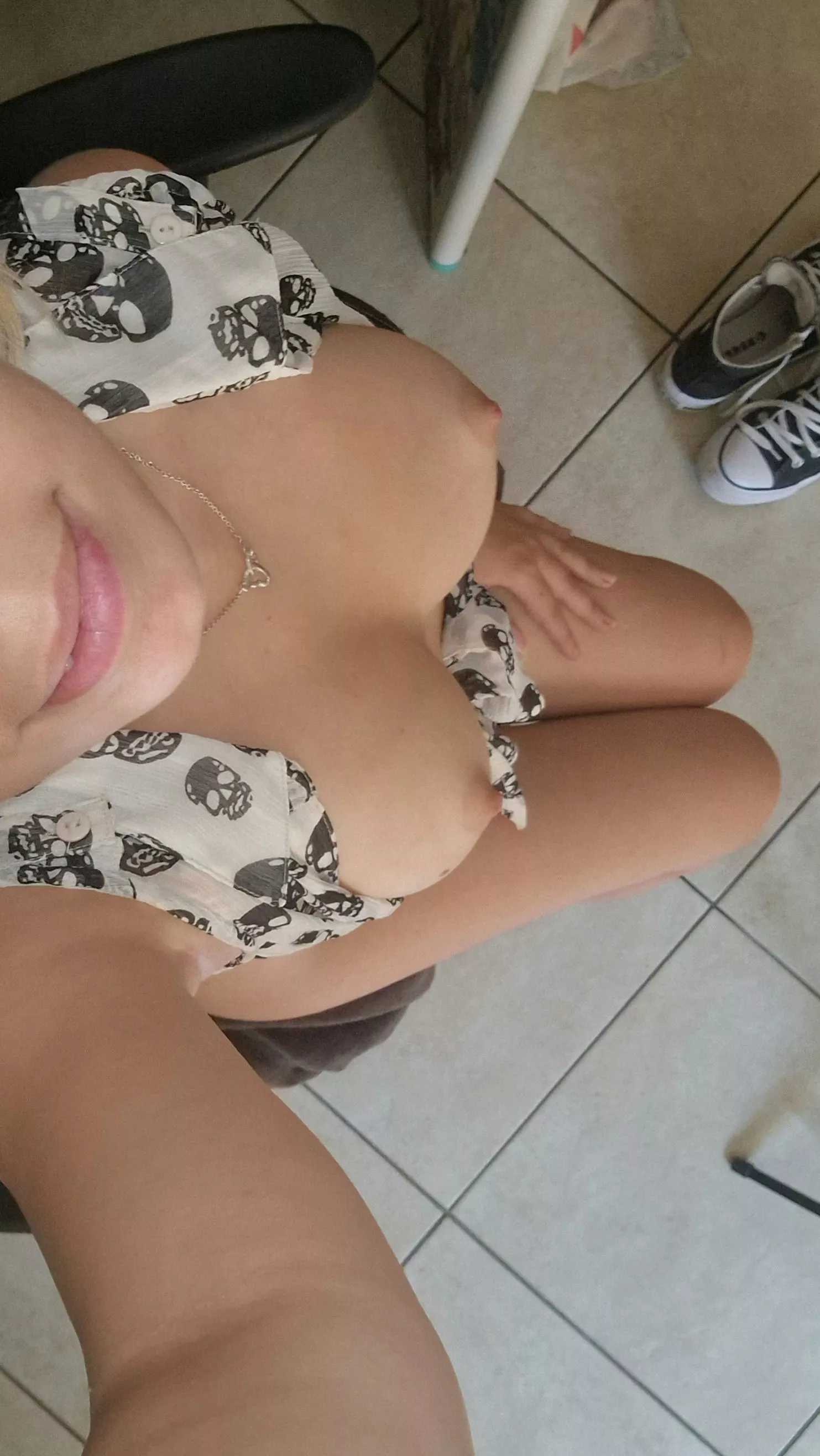 My mouth is dry, can you give me a hand? posted by SunflowerrSiren