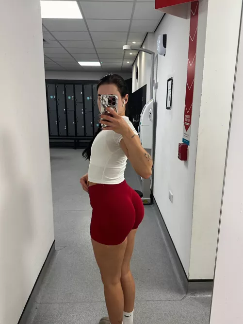 Quickie in the changing rooms? by itsemilyraine