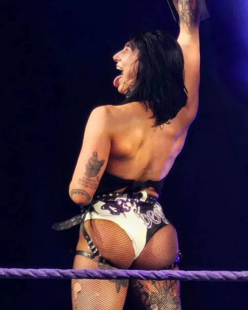 Rhea 🍑 by BeckyLynchIsBetter