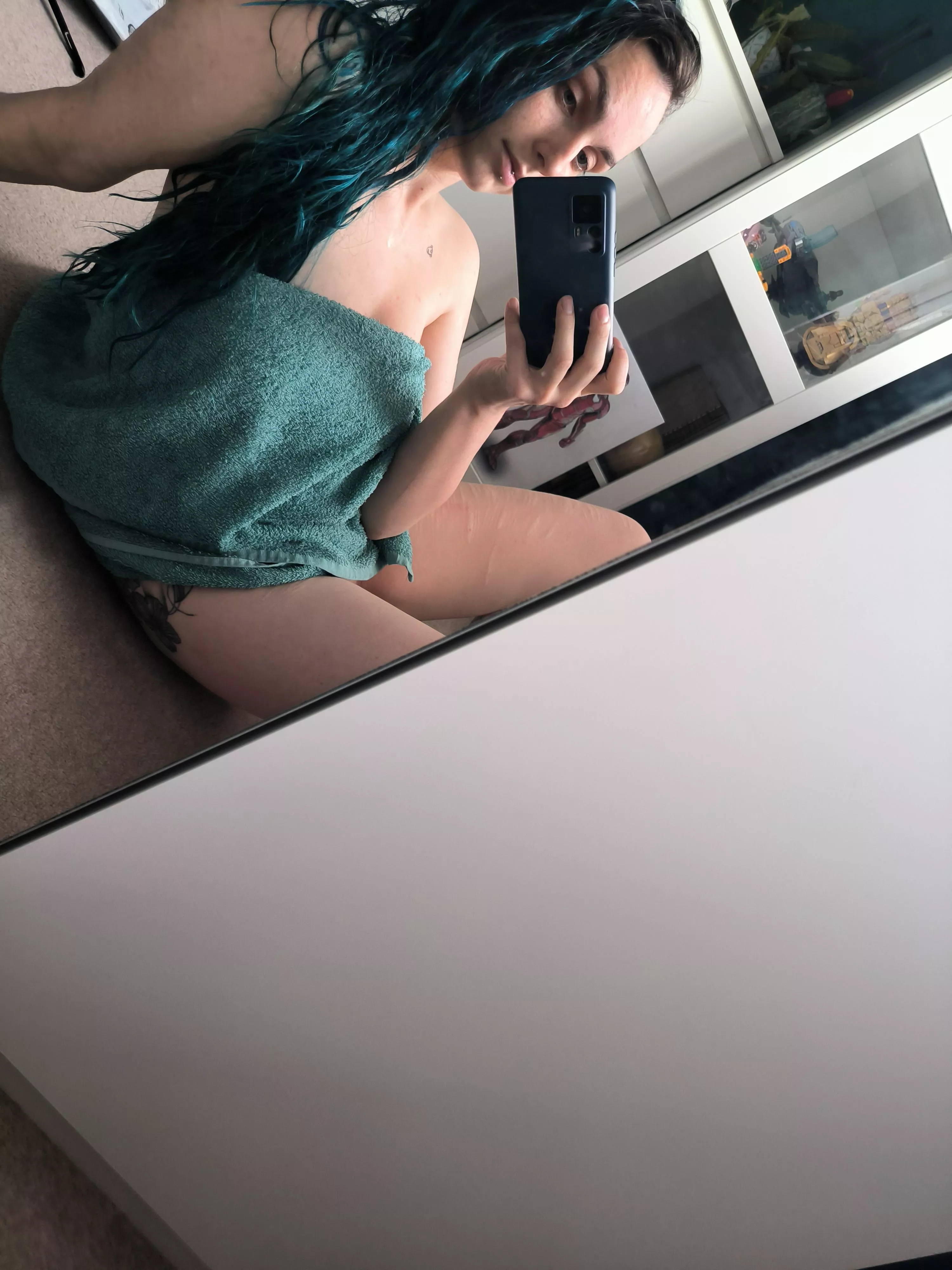 Squeaky clean🫧 posted by AlluringAprilx