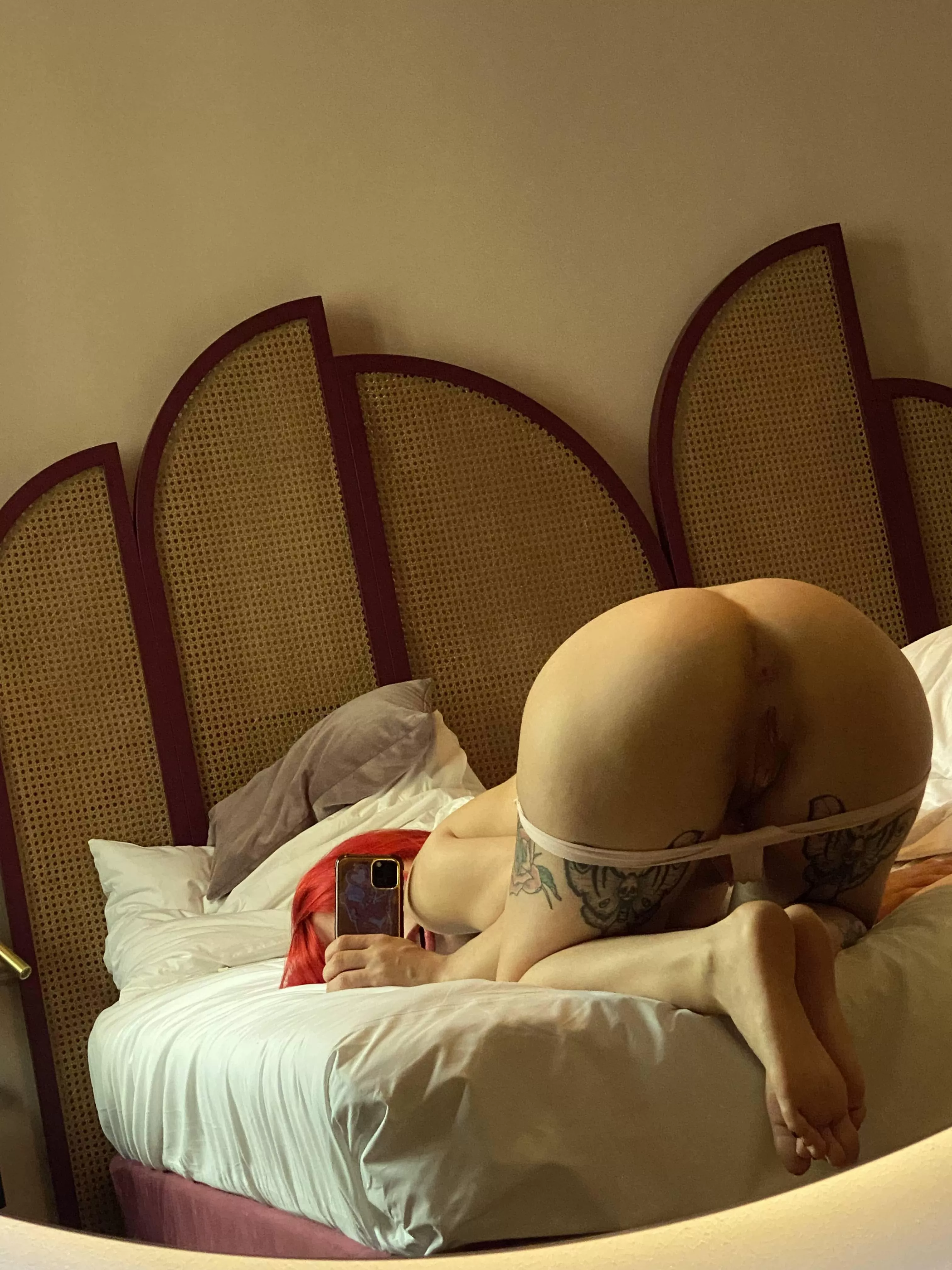 We are on a field trip and I am waiting for my professor like this in his room  posted by OnnaVee