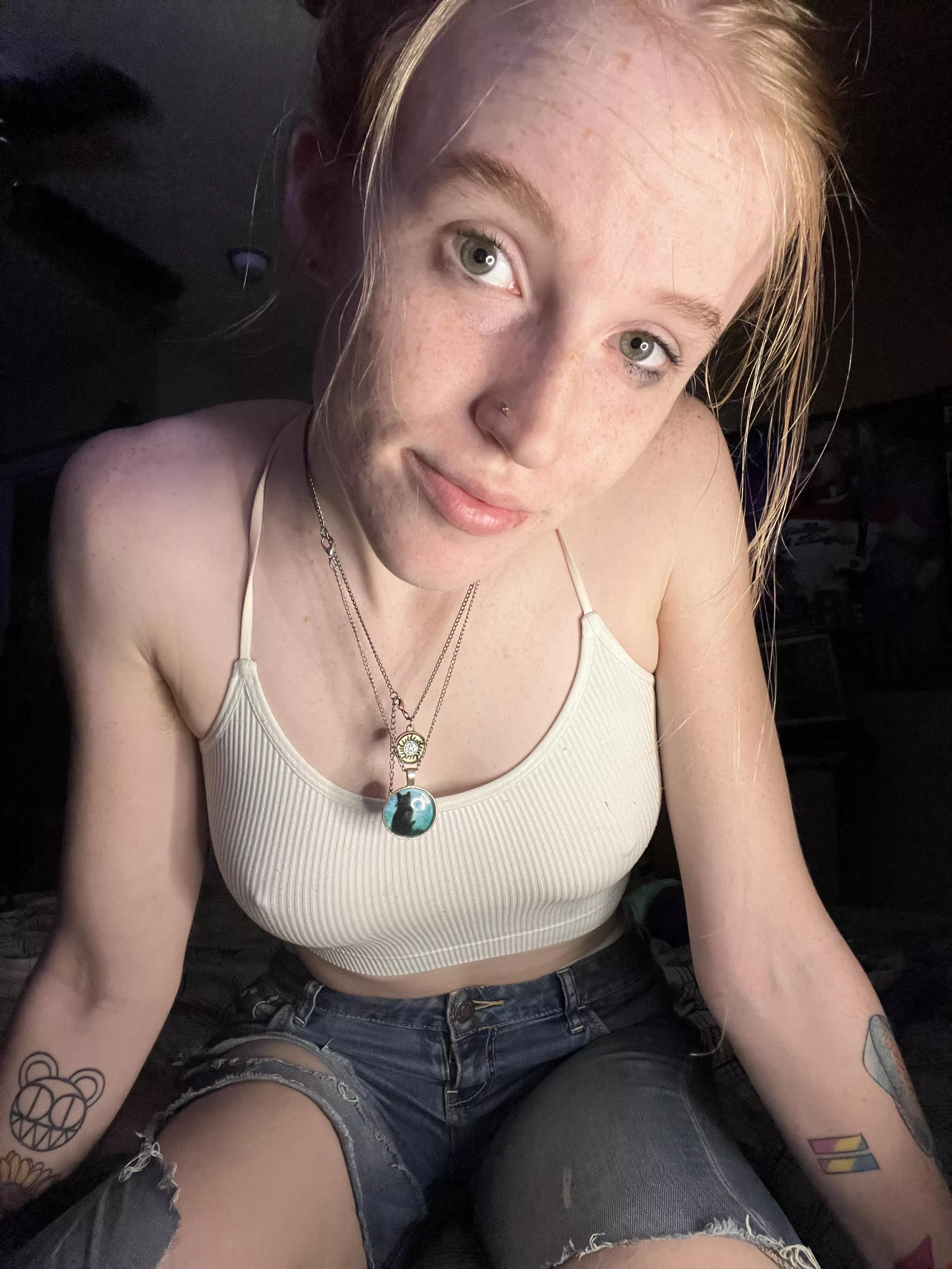 white always shows them off best! posted by PaytenPeachy