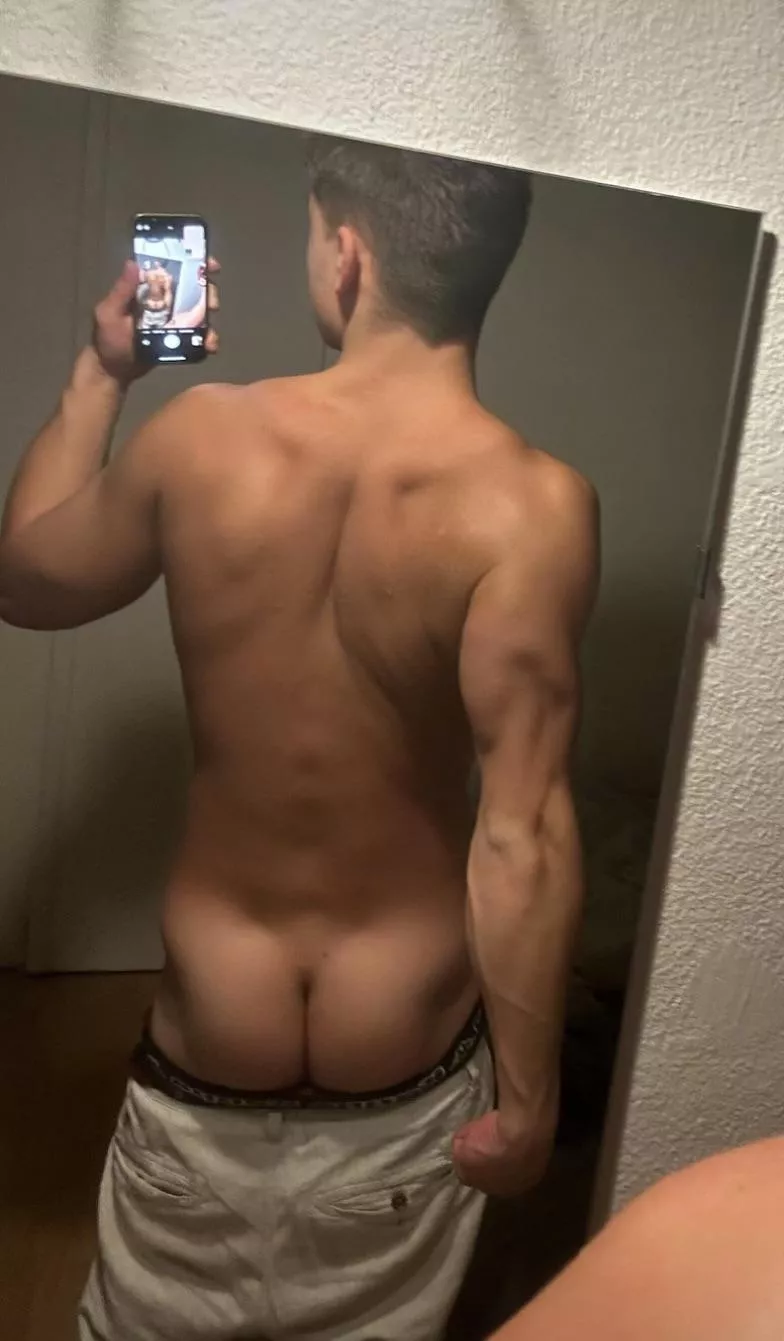 (20)Rate my butt from 1 to 10 posted by Select_Equipment4297