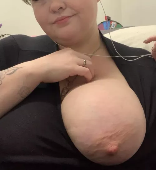 a singular tiddie for Tuesday by WatInTheHeckinHeck