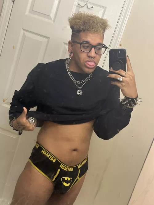 Any Batman fans? 🦇🖤💛 by broskixxxbro