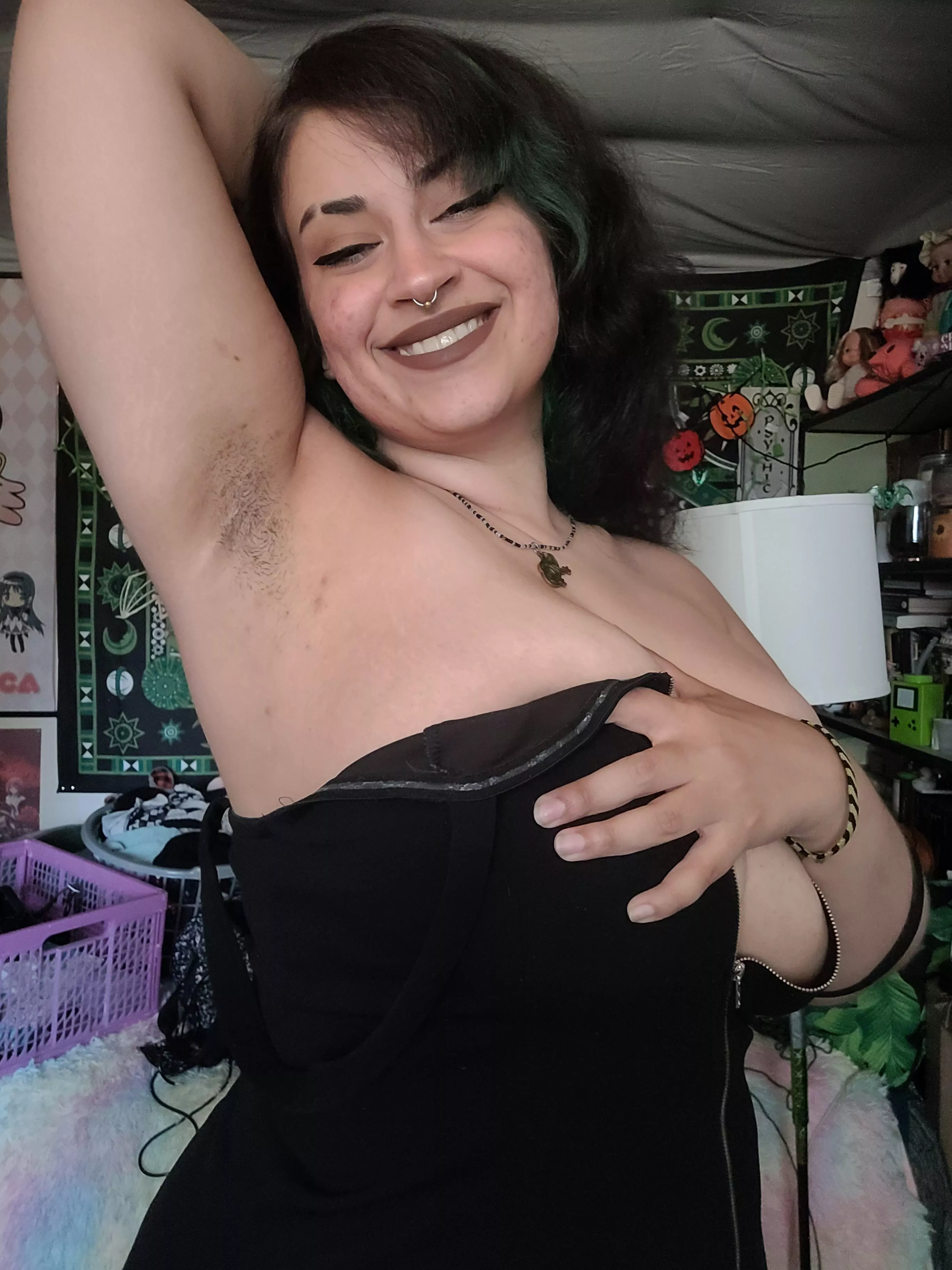 Bet you can't make me drop my dress :P posted by gutr0t