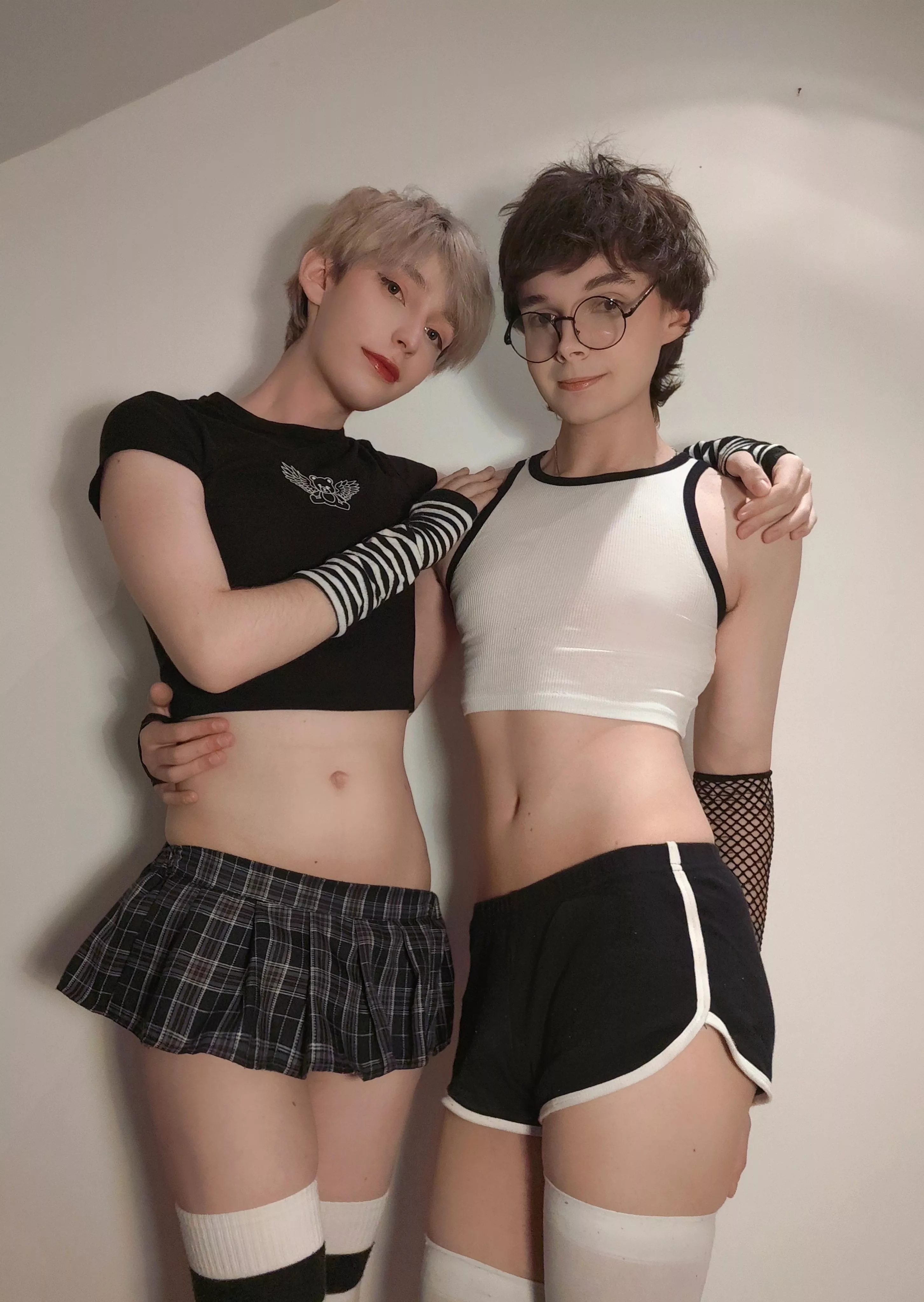 Femboy couple 🩷 posted by MaxHamster69