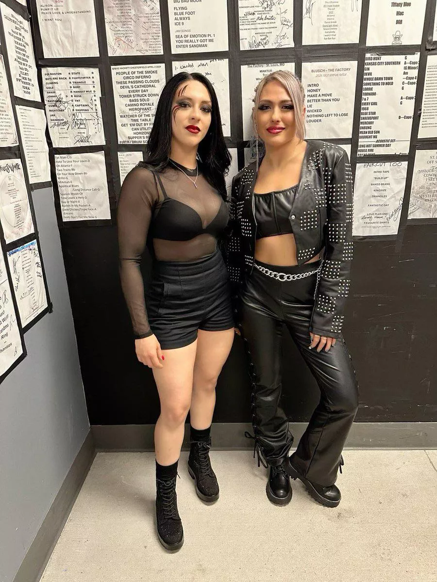 Giulia and Stephanie Vaquer  posted by SheetAcrobat