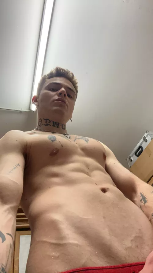 how about veiny V shape ?😈 by imraezify