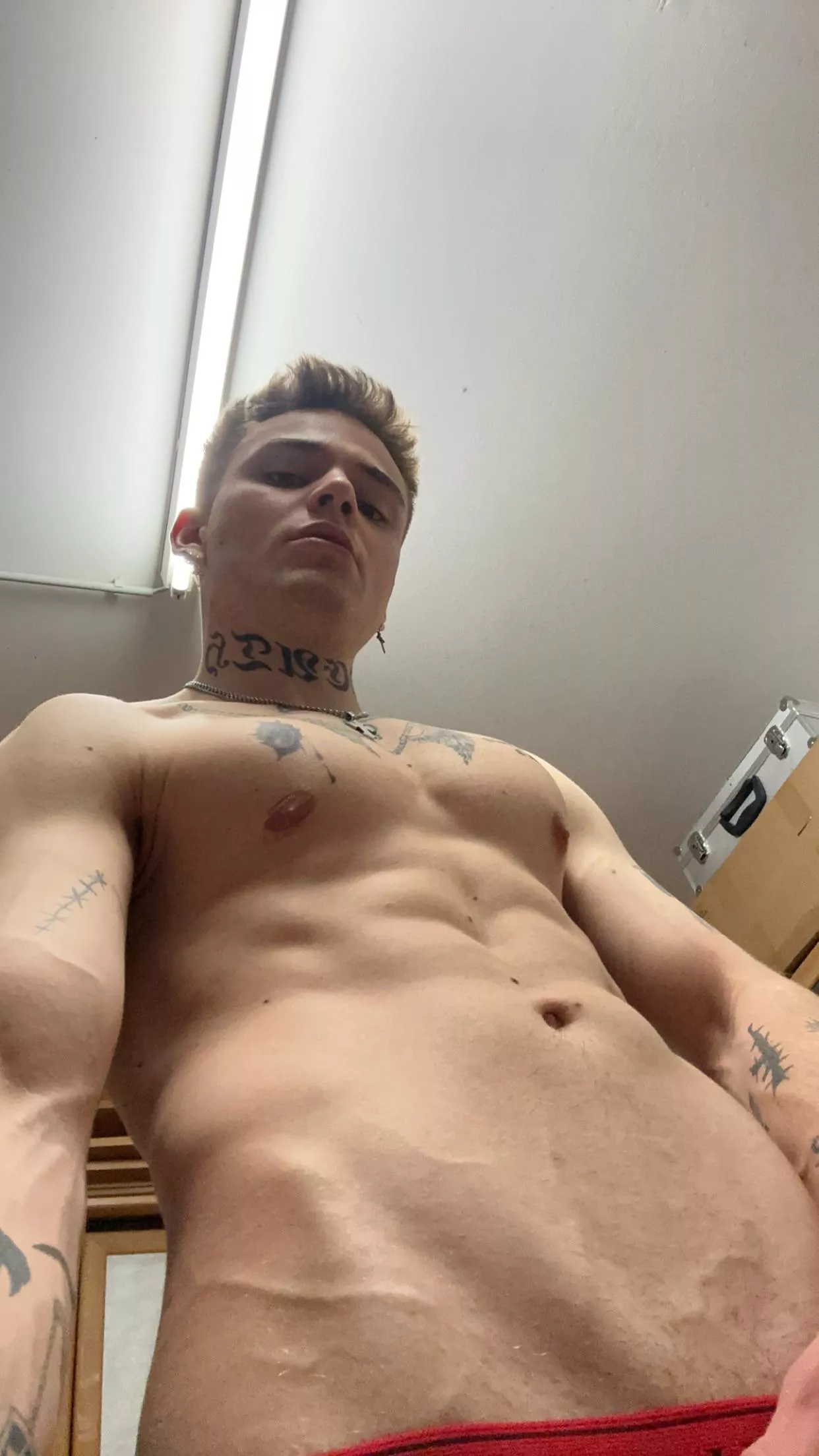 how about veiny V shape ?😈 posted by imraezify