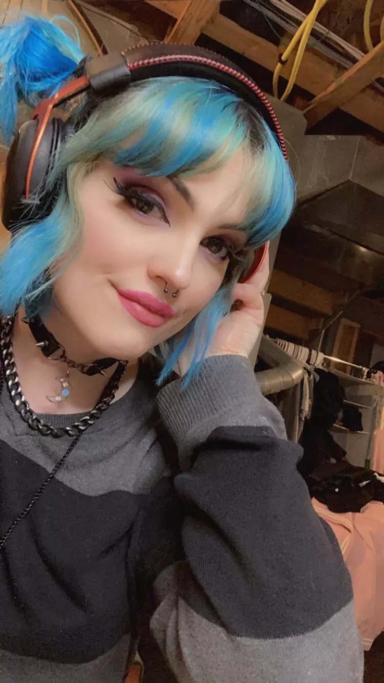 How I look when gaming and making middle aged men rage. posted by Cyren_EXE