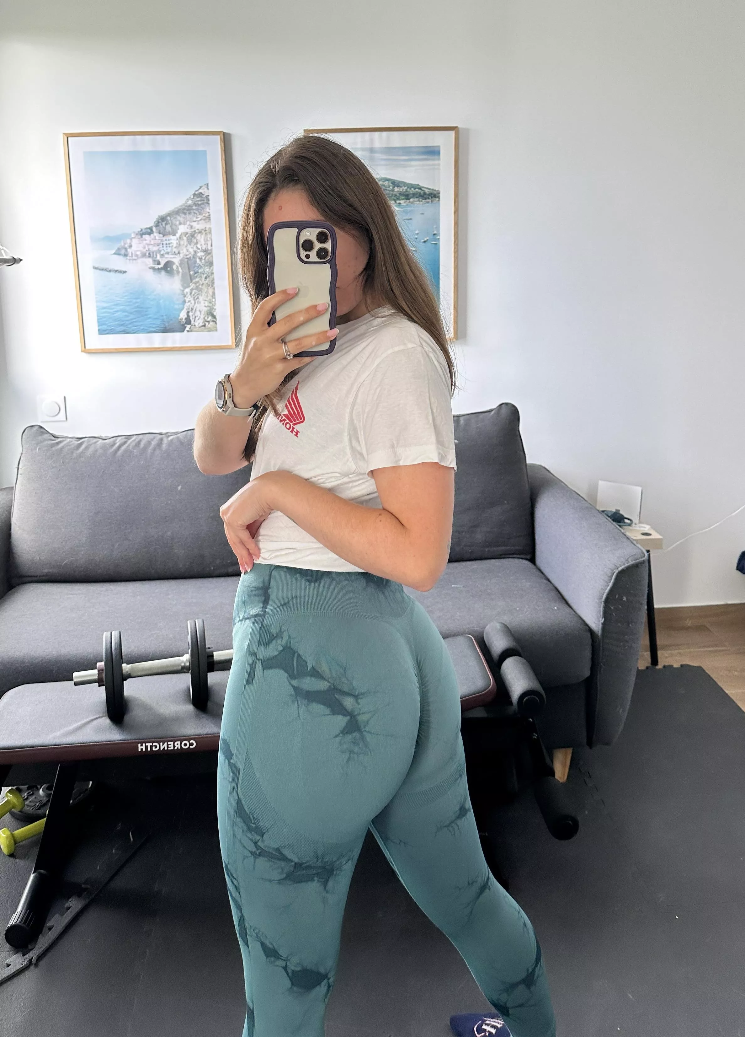 I love how my butt looks in these yogapants  posted by Luna-sunfire