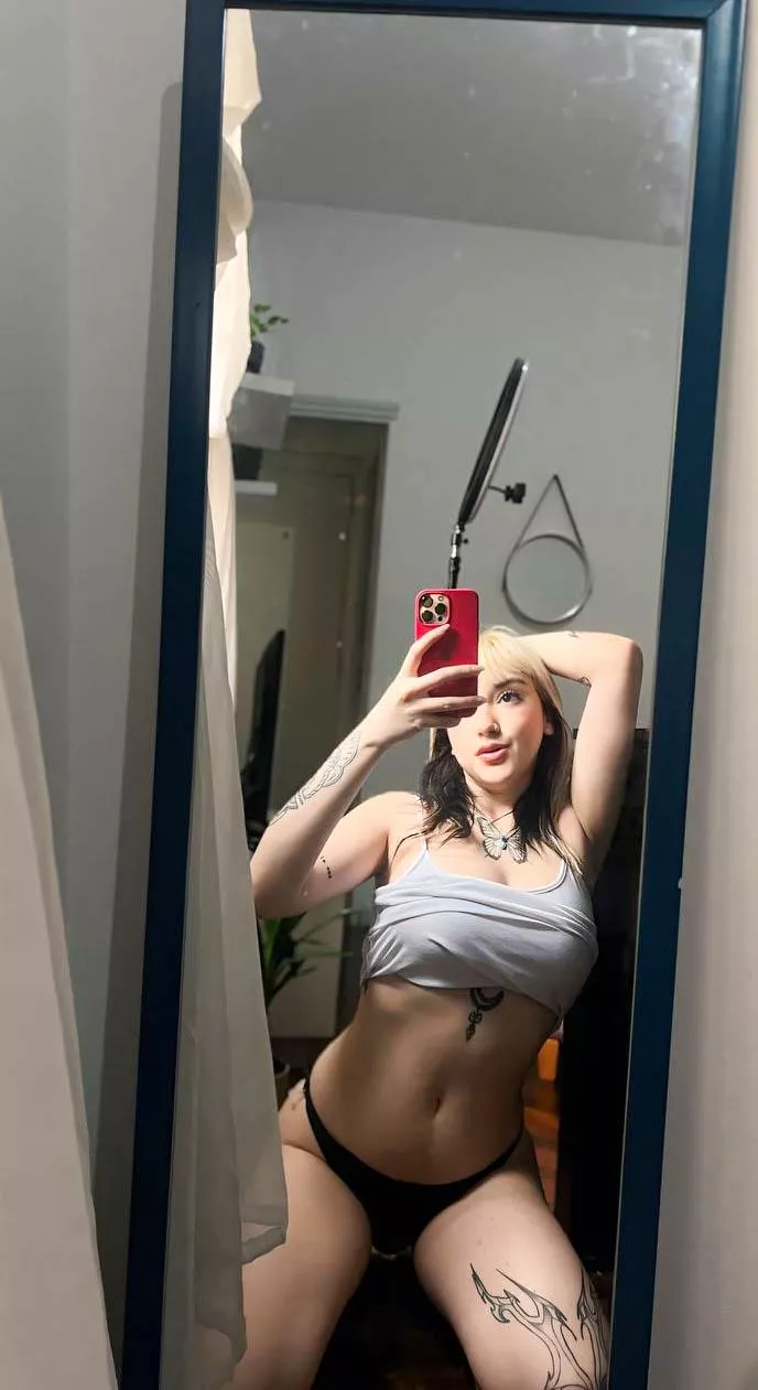 I love kneeling, oops posted by LolaPinking