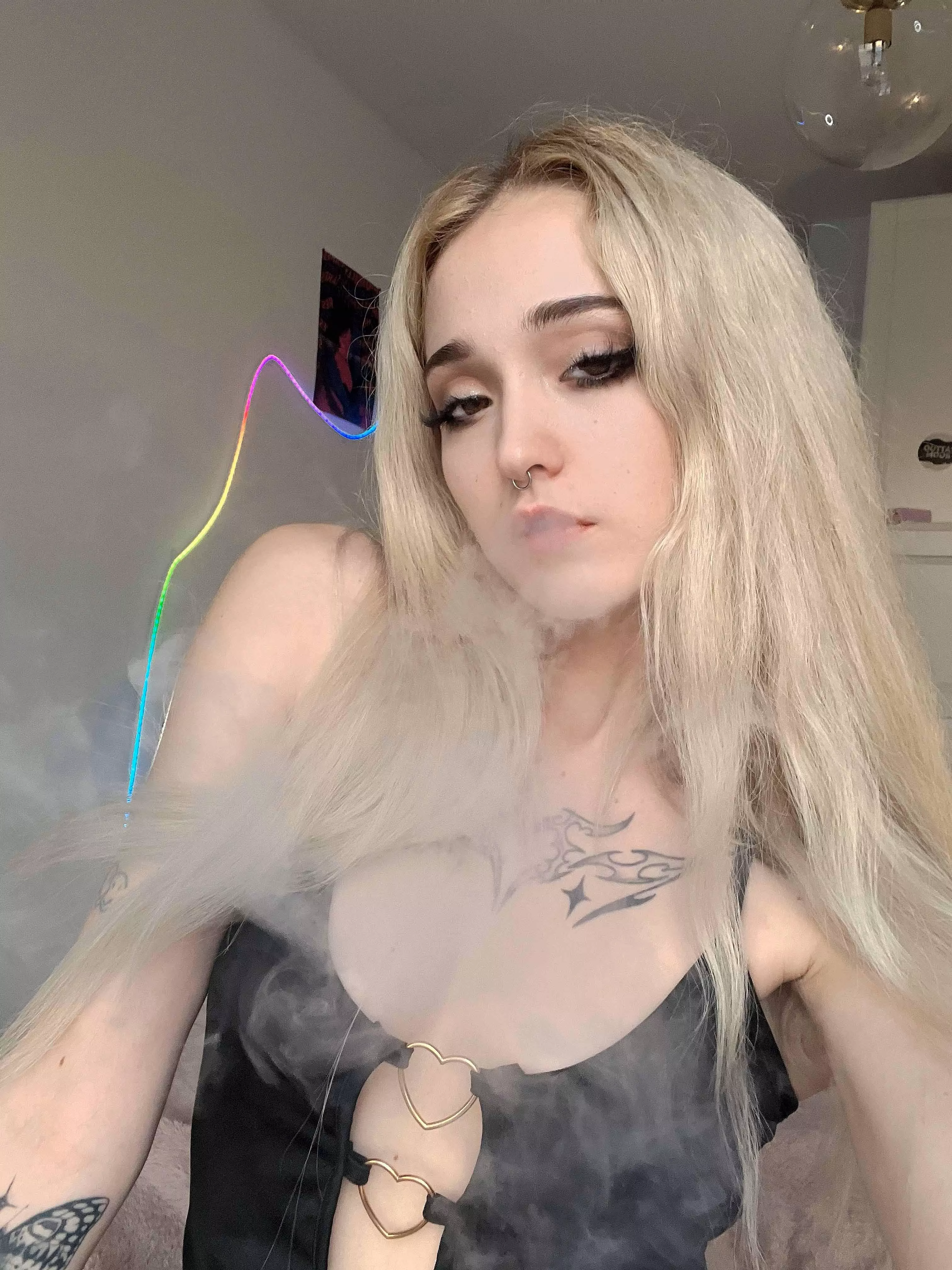 I need someone to make me cum while I smoke posted by massysweet_