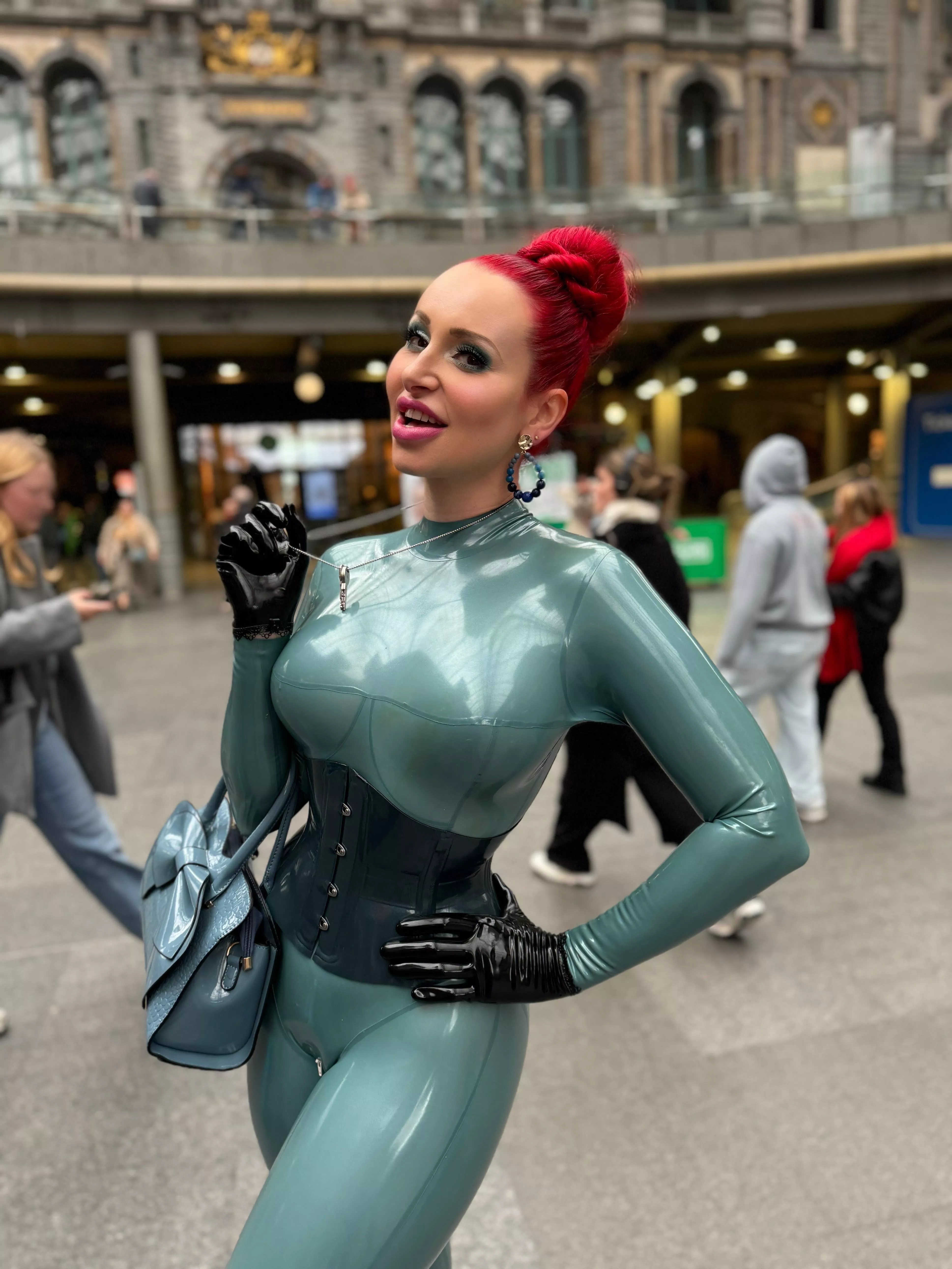 Just a regular day in Antwerp 😅 posted by Miss_Fetilicious