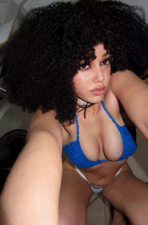 Kiss me softly to my collarbone, down to my ..  by Samiraxoxodarky