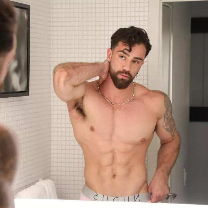 Morning look  posted by alphaflexer