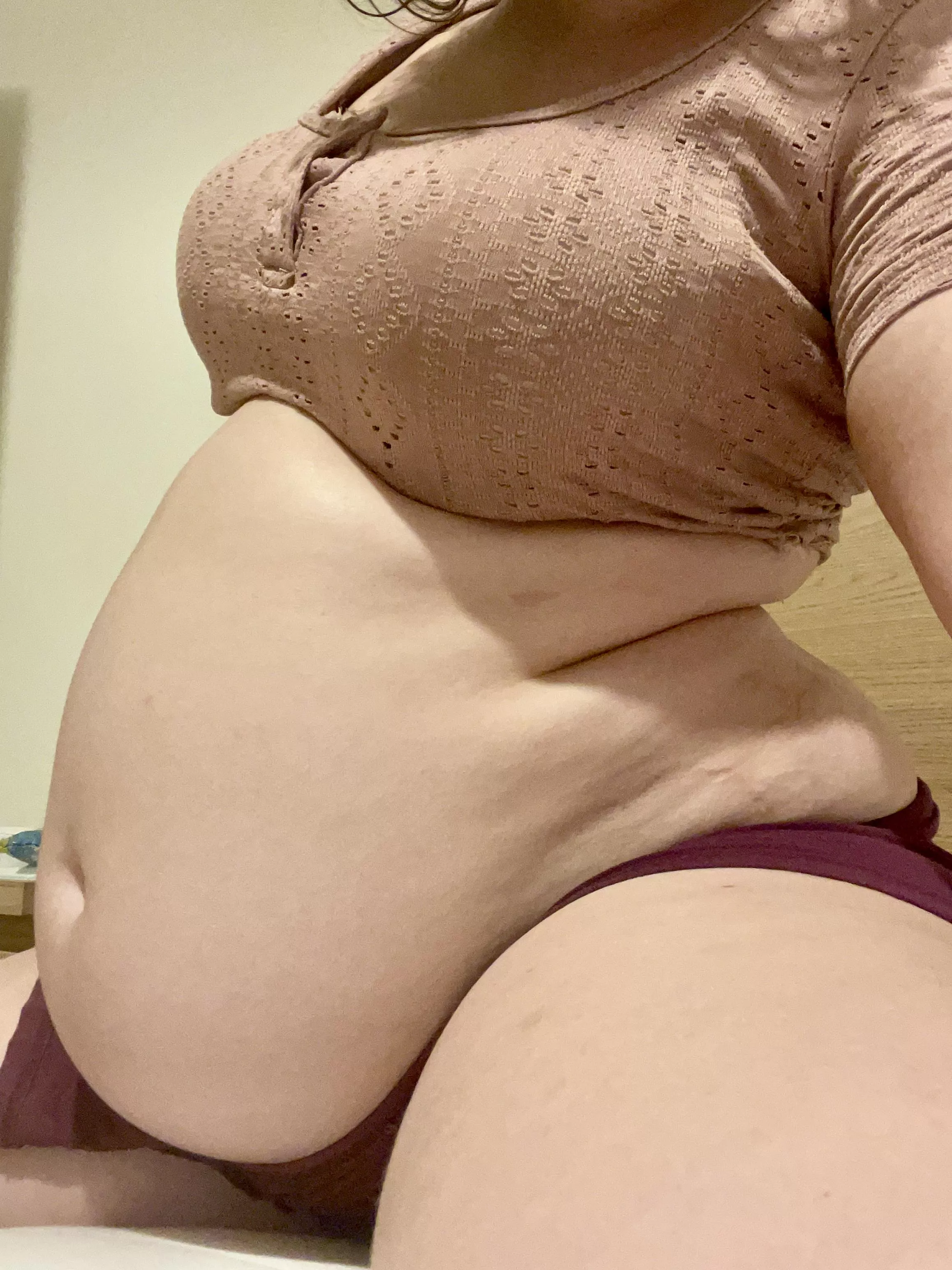 My fat belly hides my skirt 😳🐽 posted by FatteningPrincess