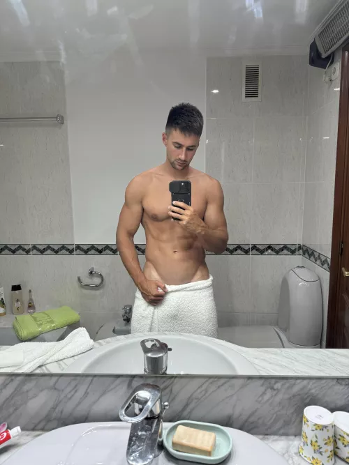 Nice V to brighten up the day a little by Juana_Avocados